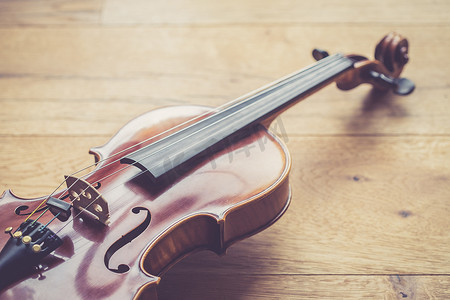 小提琴乐器概念：小提琴的复古风格特写
