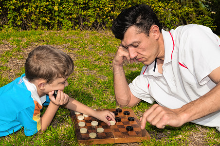 跳棋游戏，轮到我了