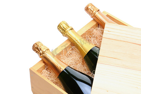 木箱中的香槟酒瓶