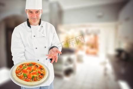室内设计摄影照片_厨师展示美味比萨的合成图像