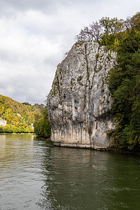 德国巴伐利亚凯尔海姆附近多瑙河突破的多瑙河谷