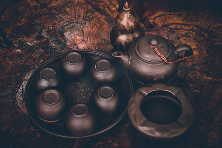 由粘土制成的传统越南茶具