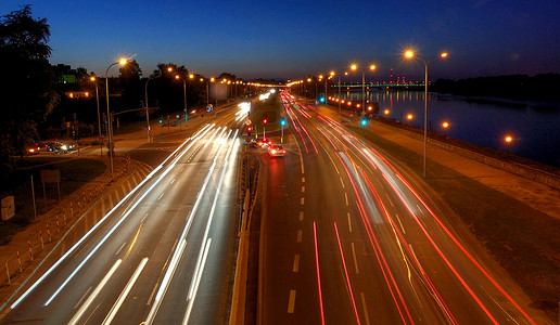 晚上桥附近的华沙交通
