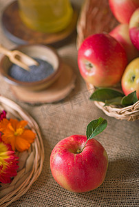 苹果和蜂蜜，犹太新年庆祝活动的传统食品，Rosh Hashana。