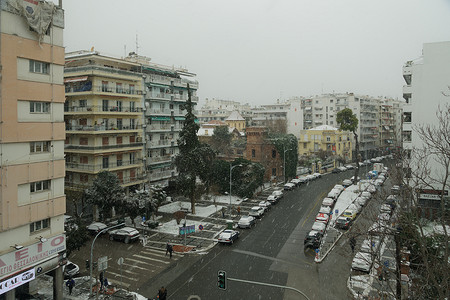 塞萨洛尼基，希腊美狄亚阵线以大雪袭击市中心。