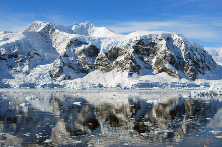 南极冰川水摄影照片_与冰山的南极风景