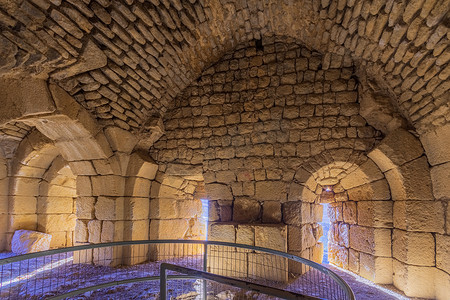西南塔，有炮口，在中世纪的尼姆罗德堡垒