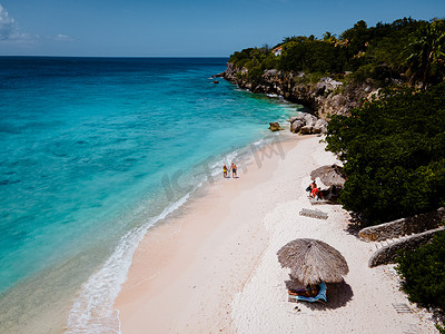 荷属安的列斯摄影照片_加勒比海的 Playa Kalki 库拉索岛热带岛屿，从空中俯瞰库拉索岛加勒比荷属安的列斯群岛西侧的 Playa Kalki 海滩