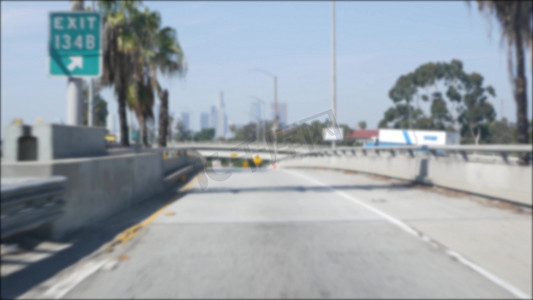 城际摄影照片_在美国加利福尼亚州洛杉矶的城际高速公路上行驶。