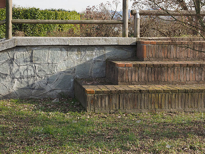 砖台阶和石墙