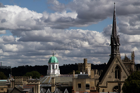 牛津的塔楼、圆顶和屋顶