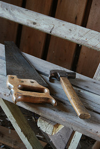 老旧锤子摄影照片_“木工作坊，老时尚”