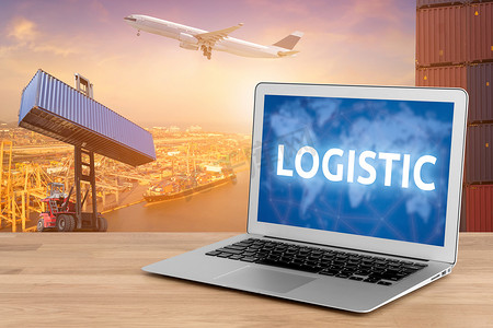 笔记本电脑显示业务物流和物联网技术概念，用于全球业务连接到具有物流概念背景的全球集装箱货物运输的客户