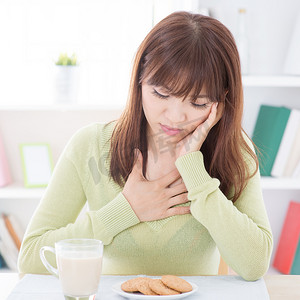 疲乏摄影照片_亚洲女孩没有胃口