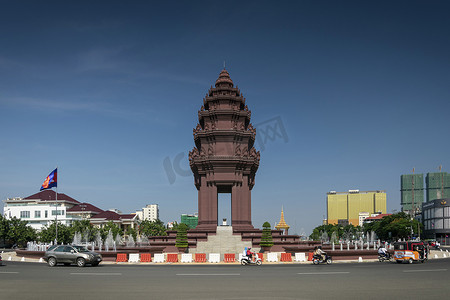 国潮金边风摄影照片_柬埔寨金边市市中心的独立纪念碑地标