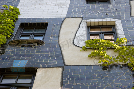 两扇窗户 - Hundertwasser House