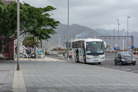 西班牙圣克鲁斯-德特内里费 — 05/13/2018:旅游巴士