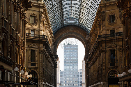 牛气冲天摄影照片_Galleria Vittorio Emanuele II 购物室内玻璃穹顶