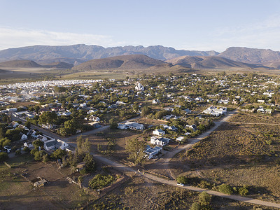 空中俯瞰南非的小镇村庄，麦格雷戈