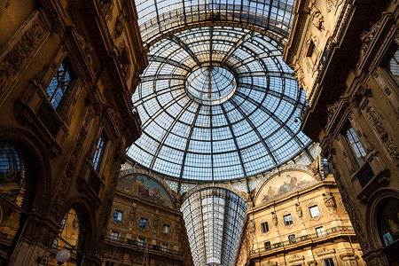 牛气冲天摄影照片_Galleria Vittorio Emanuele II 购物室内玻璃穹顶