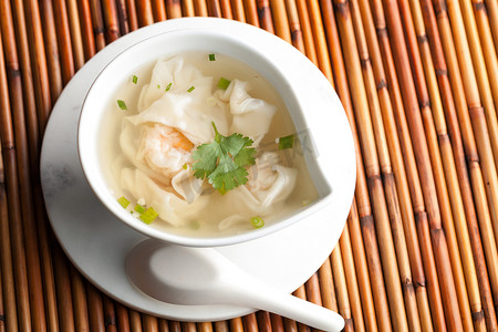泰式虾馄饨汤