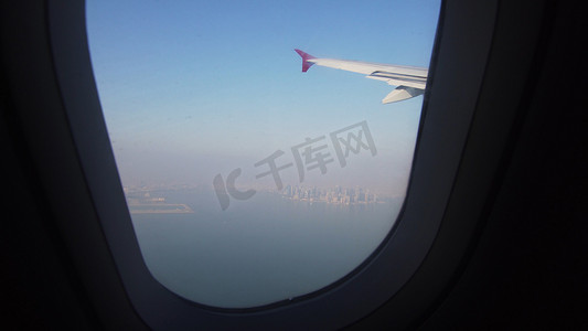 卡塔尔城市摄影照片_查看从飞机窗口。马尼拉，菲律宾。