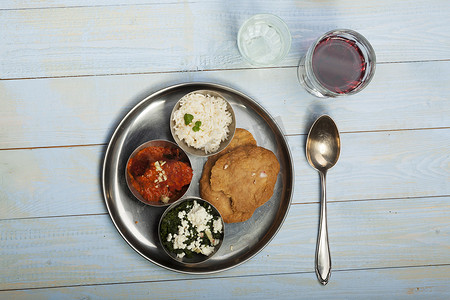 混合印度塔利食物和米饭