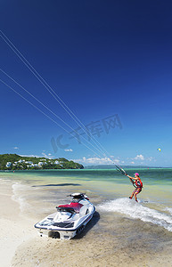 风筝冲浪在热带 bulabog 海滩长滩岛菲律宾