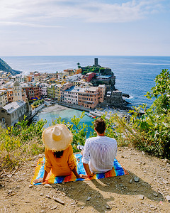 意大利五渔村 Vernazza 风景如画的沿海村庄。