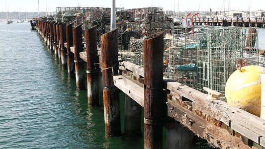 美国加利福尼亚州圣地亚哥港码头、商业码头、渔业的陷阱、绳索和笼子。