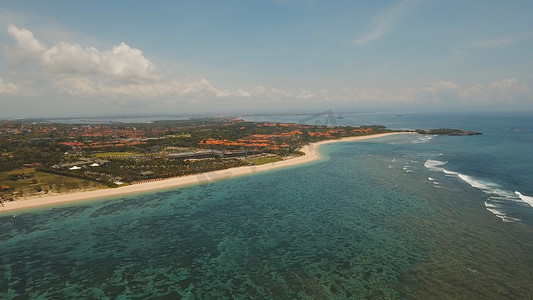鸟瞰美丽的海滩，巴厘岛。