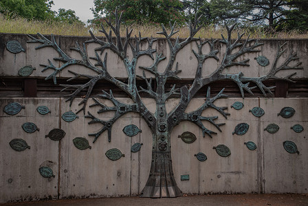 邱园（皇家植物园）墙上的树木图案装饰。