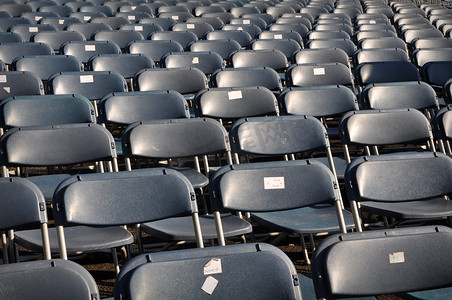 音乐会体育场的黑色椅子