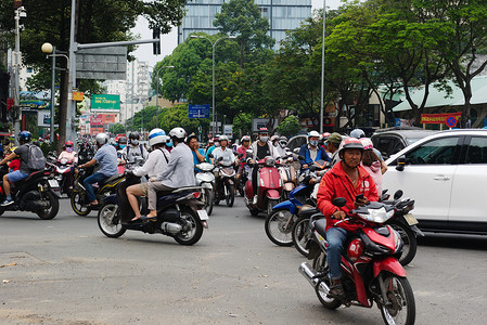2019-11-10 / 越南胡志明市-高峰时段的城市场景。