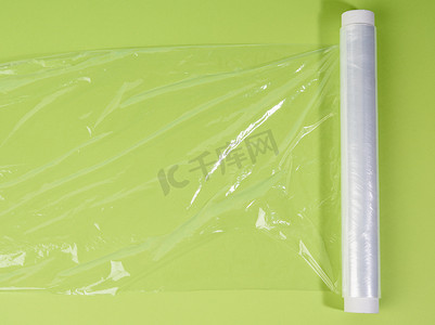 绿色背景包装用透明保鲜膜卷