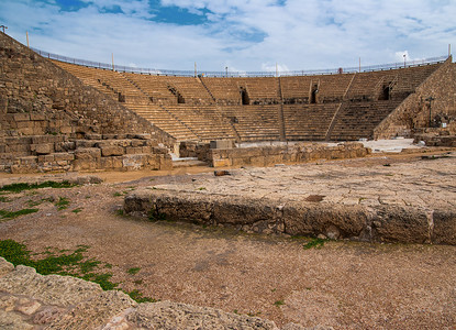 以色列北部的凯撒利亚古剧院