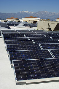 太阳能发电厂的太阳能电池板
