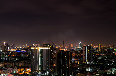 泰国夜景摄影照片_现代建筑夜景。