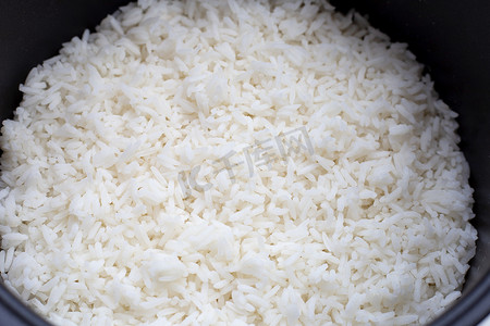 电饭锅里的米饭。