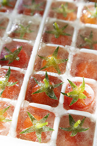 冷冻 Pachino 西红柿，切成小方块，可作为清爽的开胃酒。