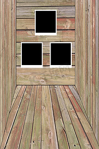 宝丽来相机矢量摄影照片_一组位于木材表面的三个旧空白宝丽来相框