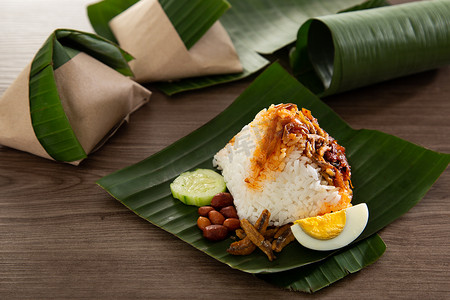 香蕉叶椰浆饭包，马来西亚流行早餐