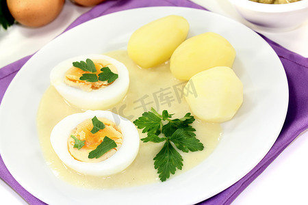 芥末蛋摄影照片_芥末鸡蛋配熟土豆