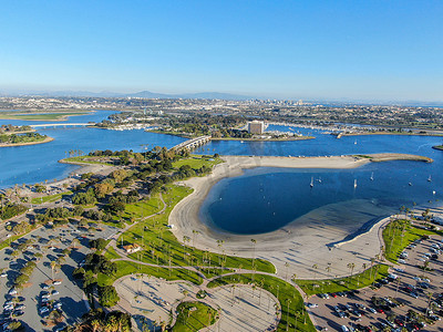 传道授业解惑摄影照片_加利福尼亚州圣地亚哥使命湾和海滩的鸟瞰图。