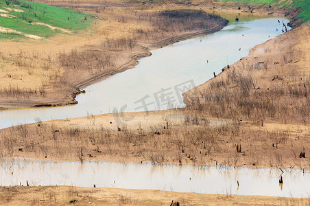 安全水源摄影照片_水源枯竭、旱地、水安全