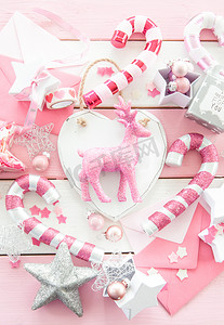粉色圣诞装饰品