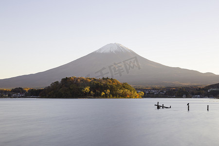 日本秋天的富士山