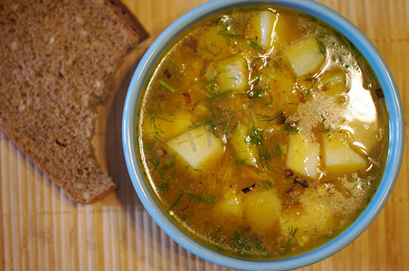 罗宋汤摄影照片_传统的乌克兰绿汤——罗宋汤