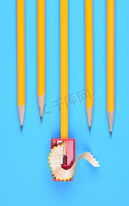 回到学校概念-黄色铅笔