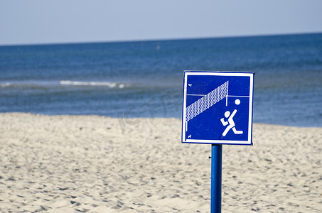 海边的沙滩排球标志